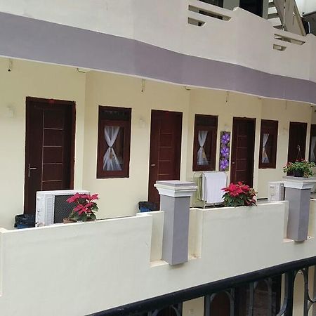 Adel'S Guest House Malang Dış mekan fotoğraf